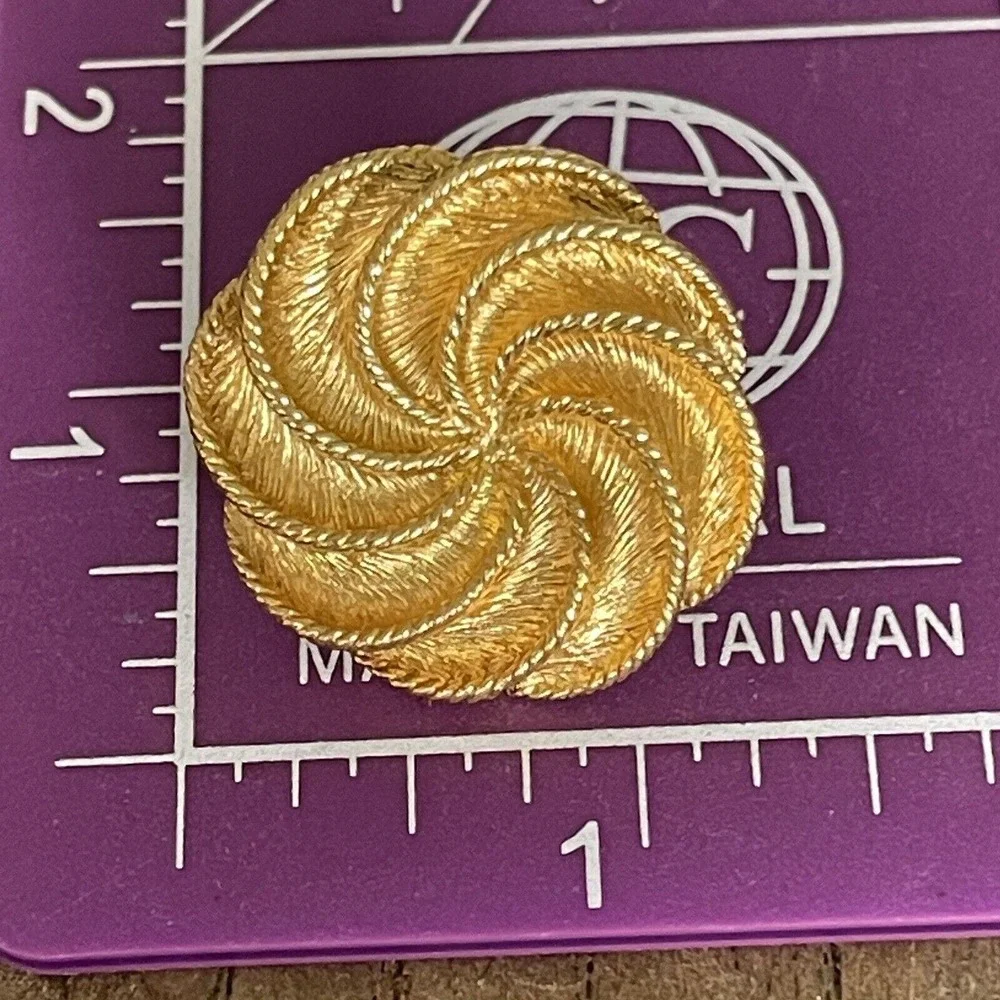 Vintage Rare NAPIER Gold Tone Swirl Button Disc Clip On Screw Back Earrings